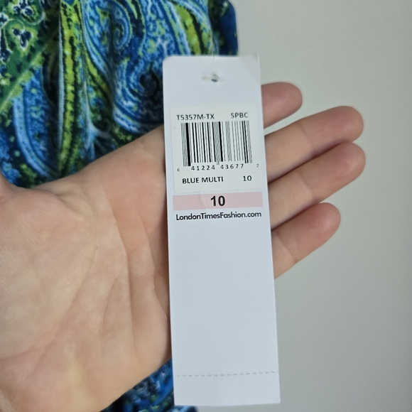 London Times New Gwynnie Jumpsuit Paisley Jersey Crop Asymmetrical Leg SZ 10 - Picture 6 of 9